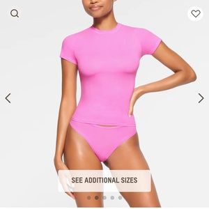 Size S NWT Skims Pink Fits everybody tee